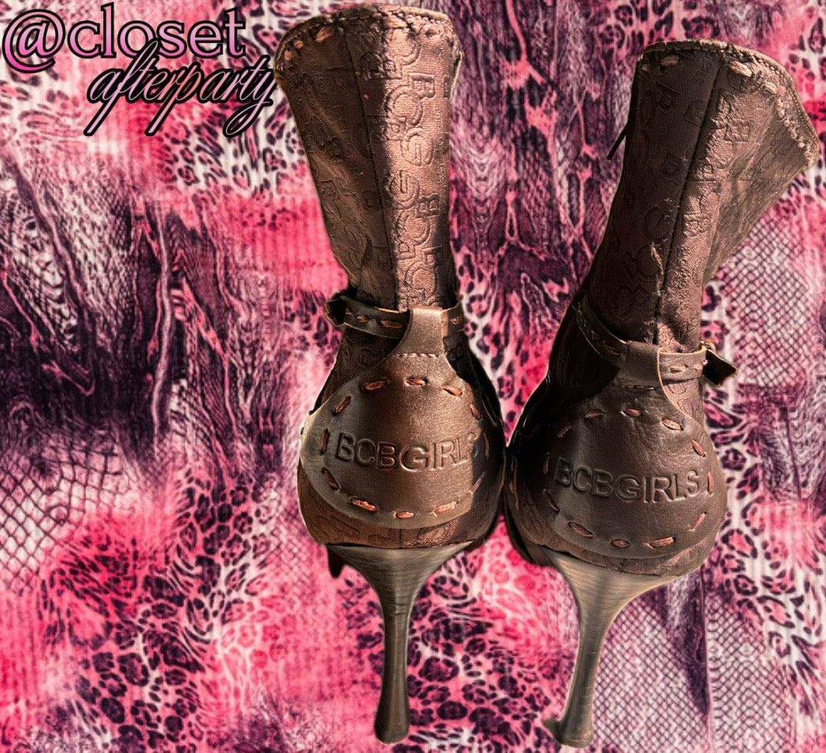 VINTAGE BCB Girls All over Monogram Ankle Boots